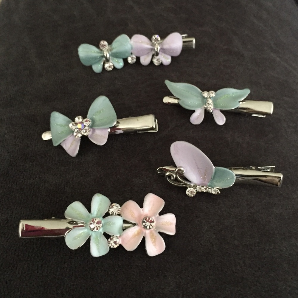 5 hair clips with diamond accents